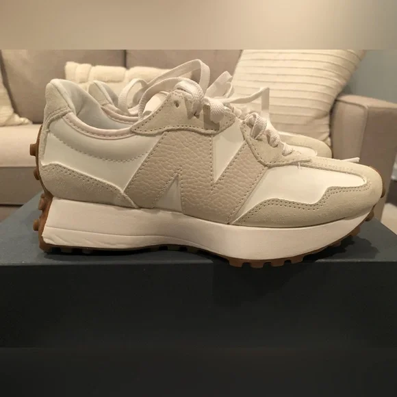 Women’s New Balance 327. Size 6. Beige White. New! - Picture 2 of 9
